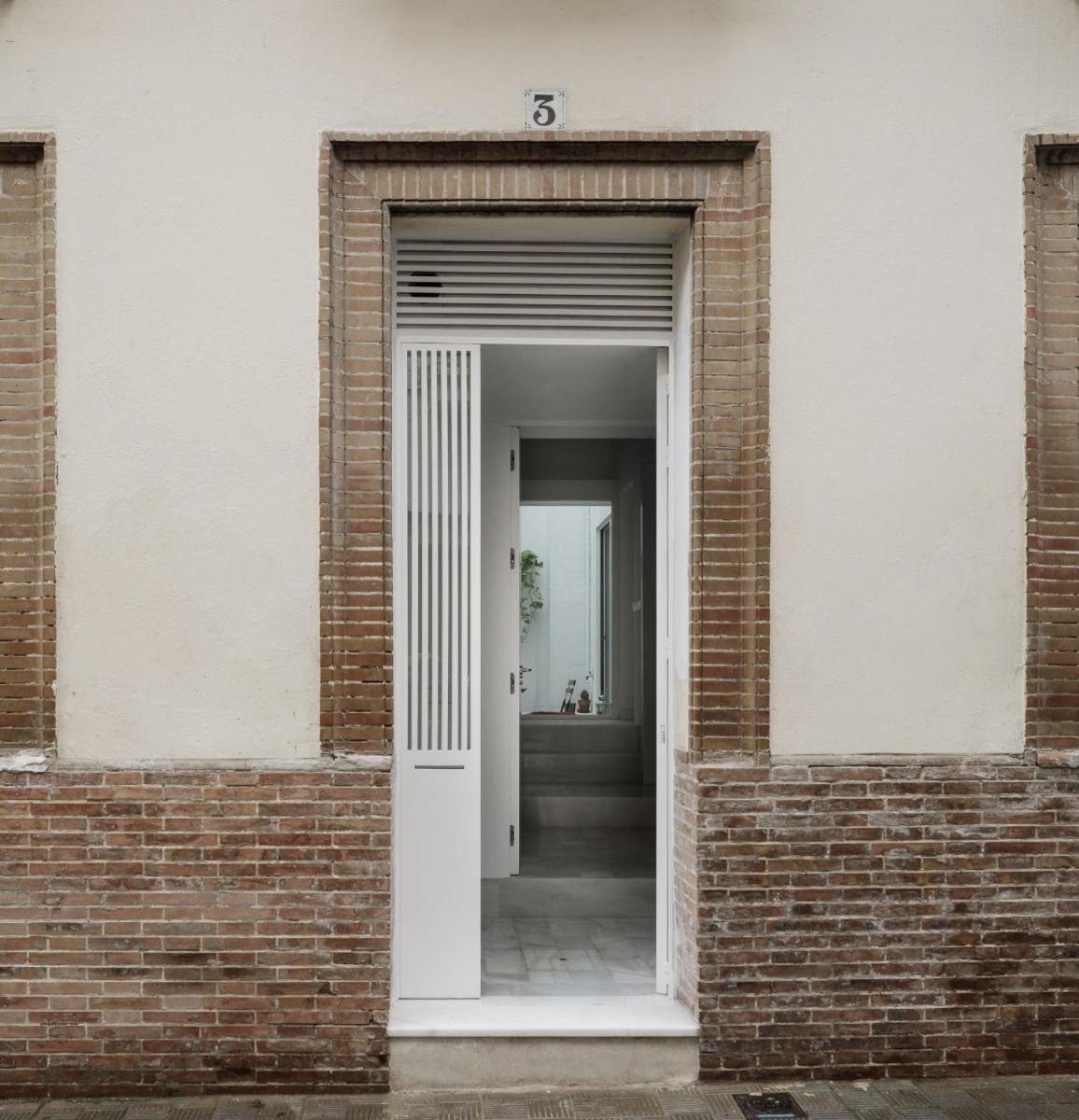 Town House With Rooftop Terrace — Photos 2